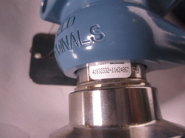 New Rosemount 2090FG3S2DE1Q4 Sanitary Pressure Transmitter 0-300 PSIG