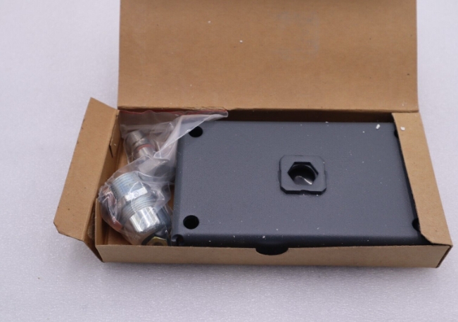 New Foxboro 870CC-07-N Electronic Transmitter