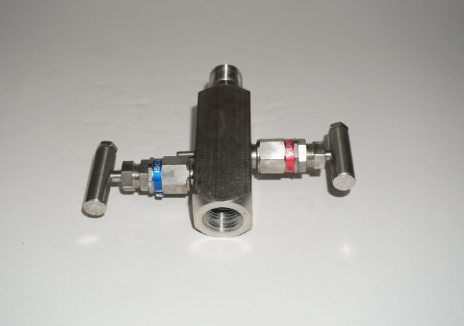 ROSEMOUNT C30610-1126-0000 IN-LINE PRESSURE TRANSMITTER MANIFOLD Valve