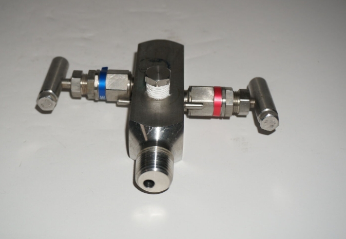 ROSEMOUNT C30610-1126-0000 IN-LINE PRESSURE TRANSMITTER MANIFOLD Valve